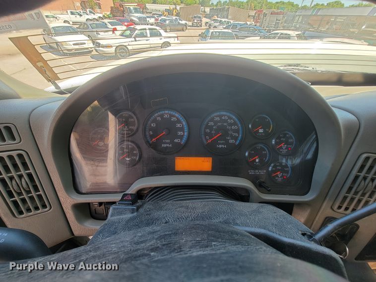 image for item IE9276 2011 International WorkStar 7400  dump truck