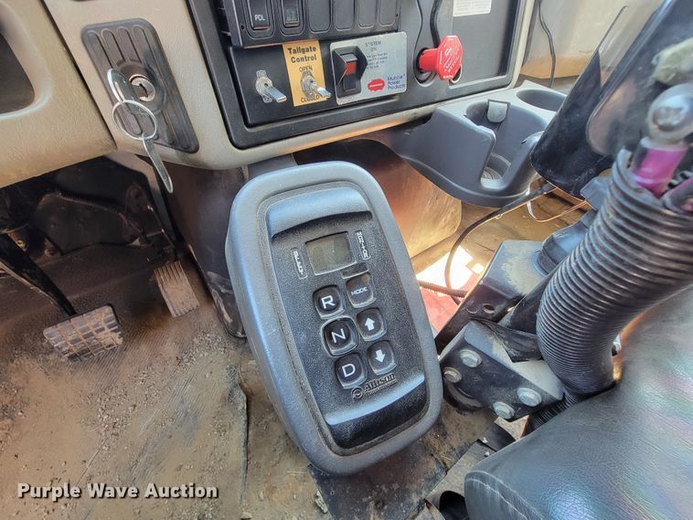 image for item IE9276 2011 International WorkStar 7400  dump truck