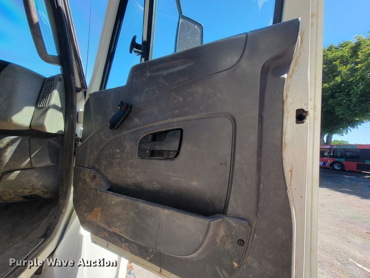 image for item IE9276 2011 International WorkStar 7400  dump truck