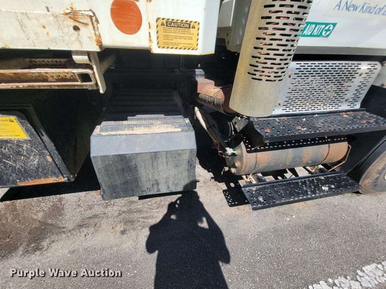 image for item IE9276 2011 International WorkStar 7400  dump truck