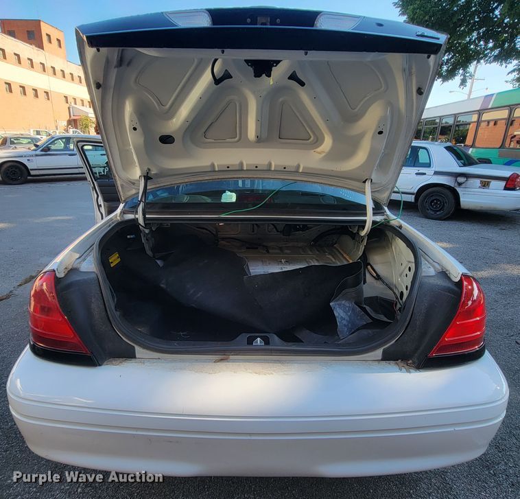 image for item IE9283 2011 Ford Crown Victoria Police Interceptor