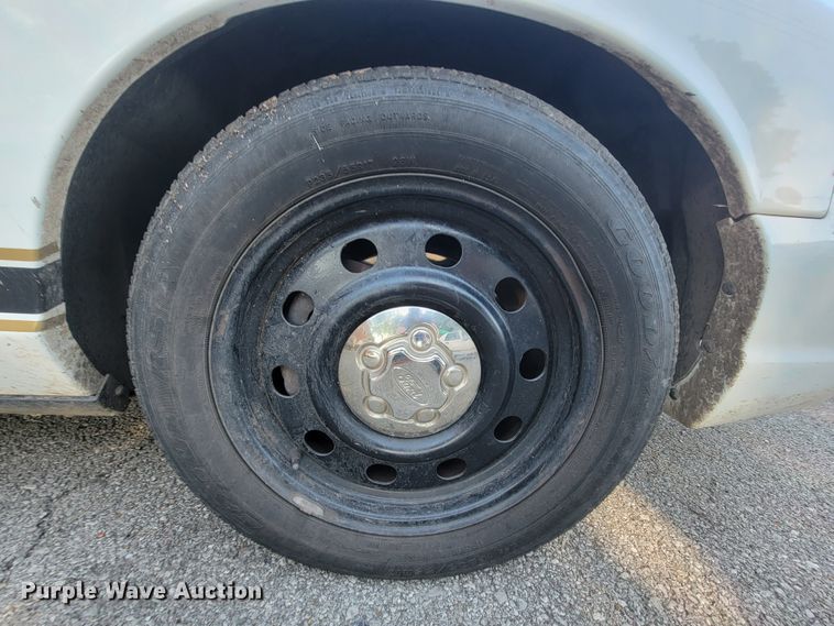 image for item IE9283 2011 Ford Crown Victoria Police Interceptor