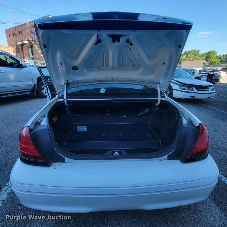 image for item IE9286 2011 Ford Crown Victoria Police Interceptor