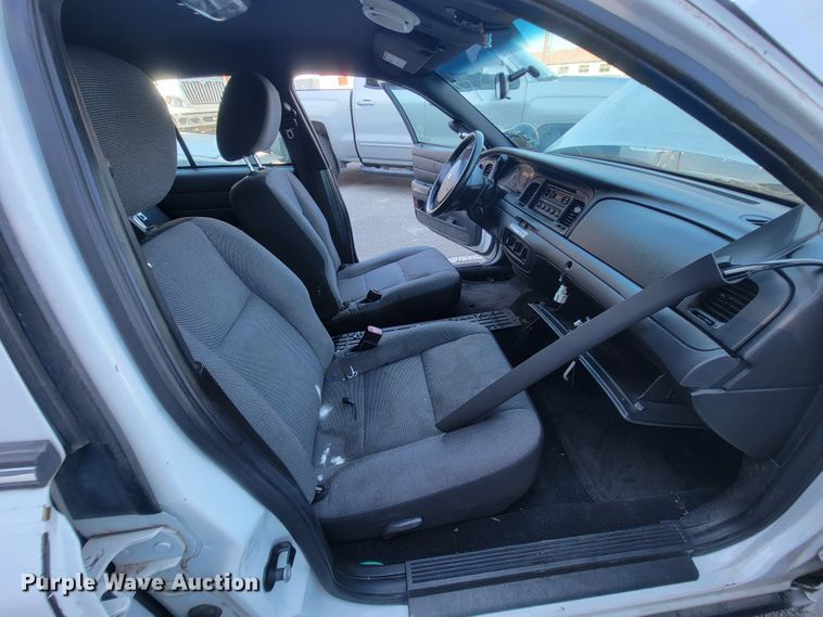 image for item IE9286 2011 Ford Crown Victoria Police Interceptor