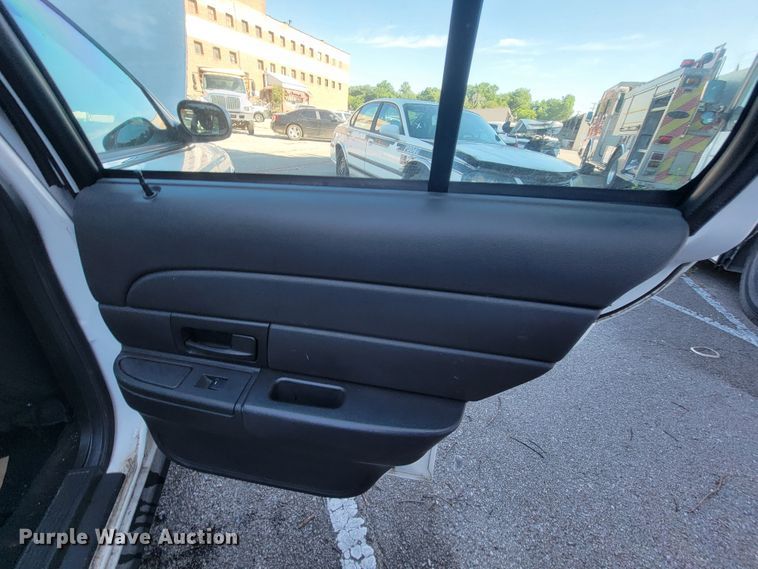 image for item IE9286 2011 Ford Crown Victoria Police Interceptor