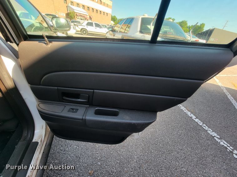 image for item IE9289 2011 Ford Crown Victoria Police Interceptor