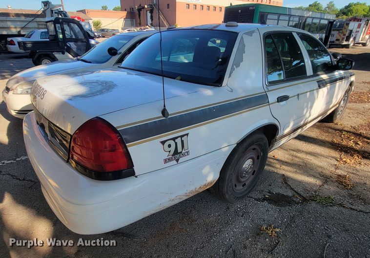 image for item IE9290 2005 Ford Crown Victoria Police Interceptor