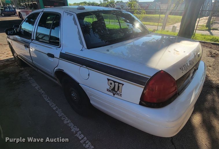 image for item IE9290 2005 Ford Crown Victoria Police Interceptor
