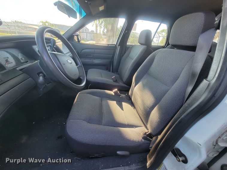 image for item IE9290 2005 Ford Crown Victoria Police Interceptor