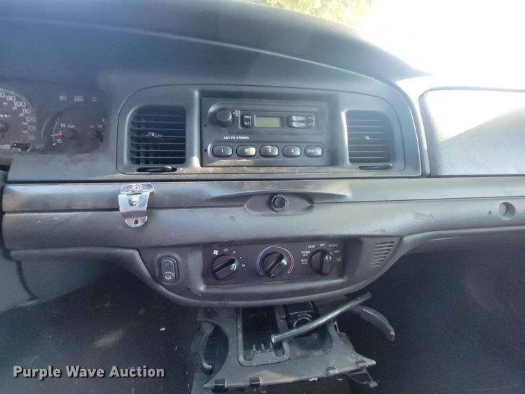 image for item IE9290 2005 Ford Crown Victoria Police Interceptor