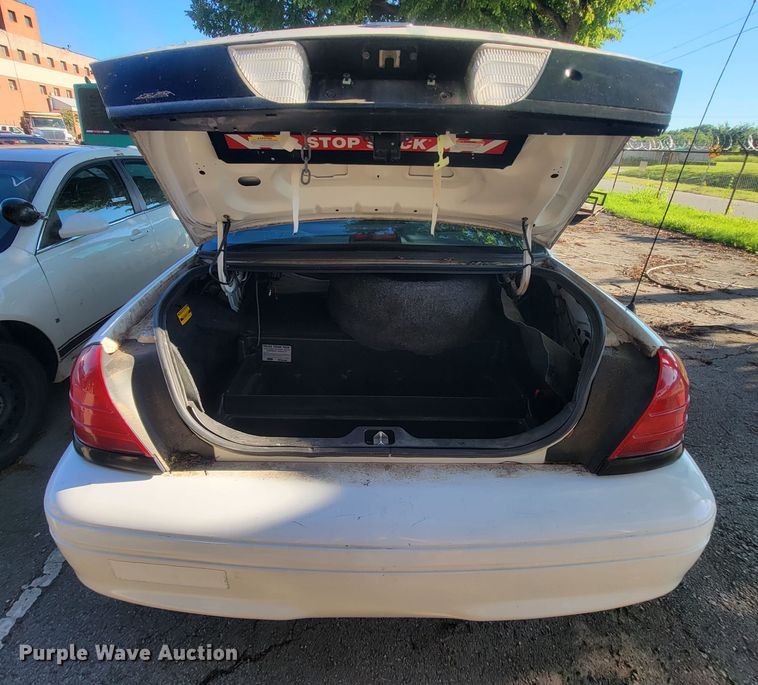 image for item IE9290 2005 Ford Crown Victoria Police Interceptor