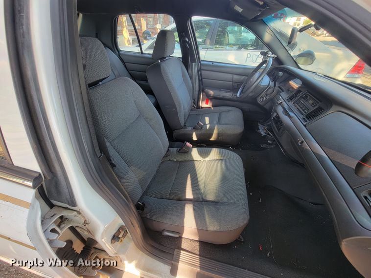 image for item IE9290 2005 Ford Crown Victoria Police Interceptor