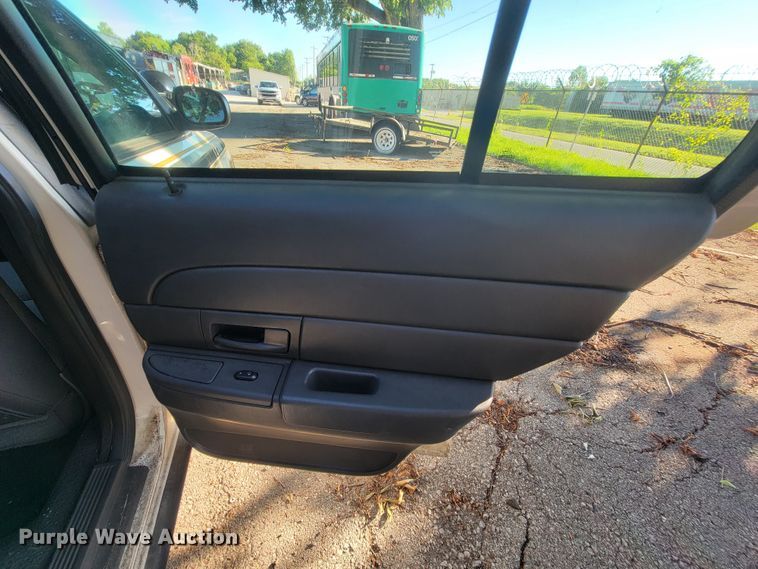 image for item IE9290 2005 Ford Crown Victoria Police Interceptor