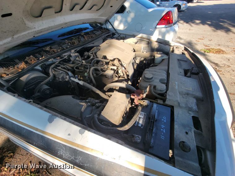 image for item IE9290 2005 Ford Crown Victoria Police Interceptor