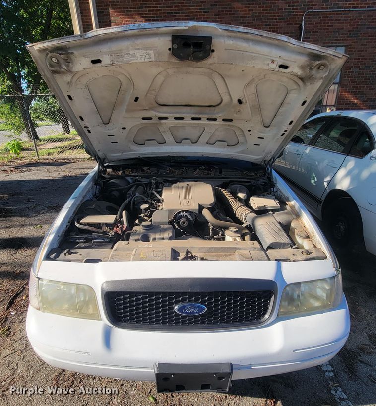 image for item IE9290 2005 Ford Crown Victoria Police Interceptor