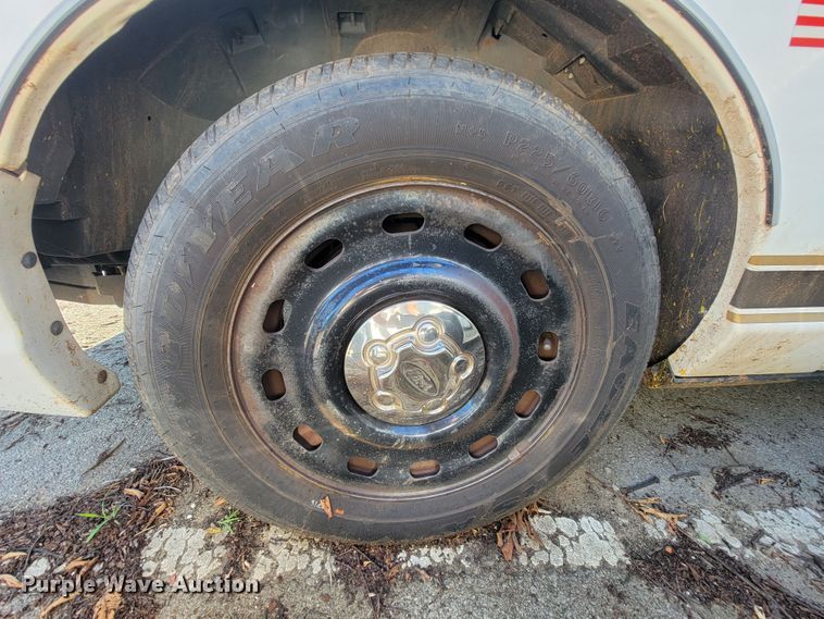 image for item IE9290 2005 Ford Crown Victoria Police Interceptor