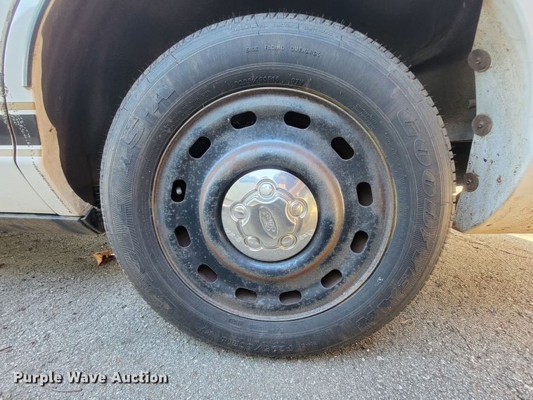 image for item IE9290 2005 Ford Crown Victoria Police Interceptor