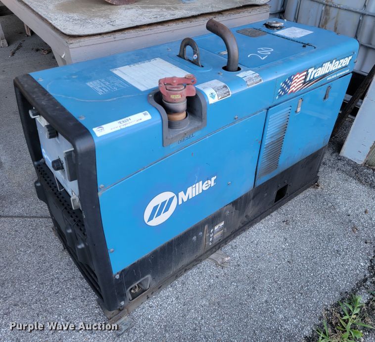 image for item IE9294 Miller Trailblazer 302 welder