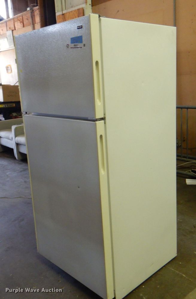 Hotpoint refrigerator in Tulsa, OK Item IE9311 sold Purple Wave