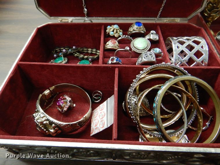 image for item IE9360 Jewelry box with jewelry