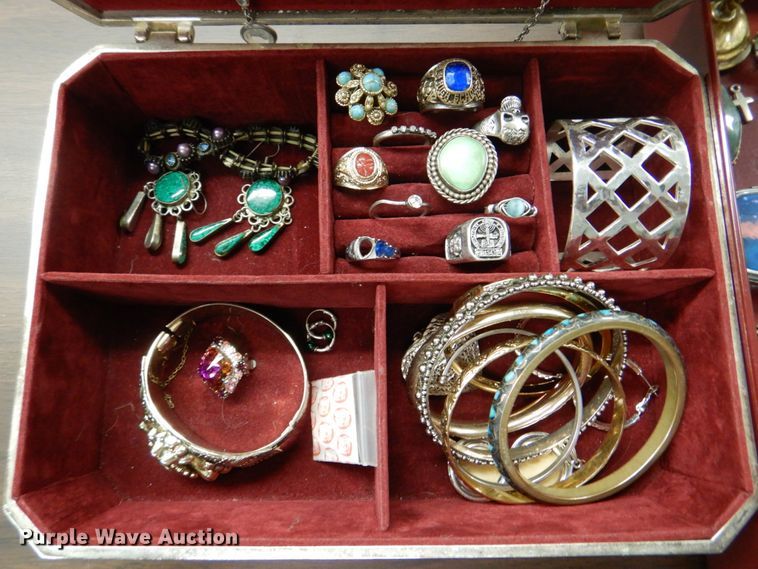 image for item IE9360 Jewelry box with jewelry
