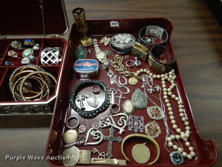 image for item IE9360 Jewelry box with jewelry