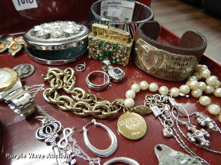 image for item IE9360 Jewelry box with jewelry