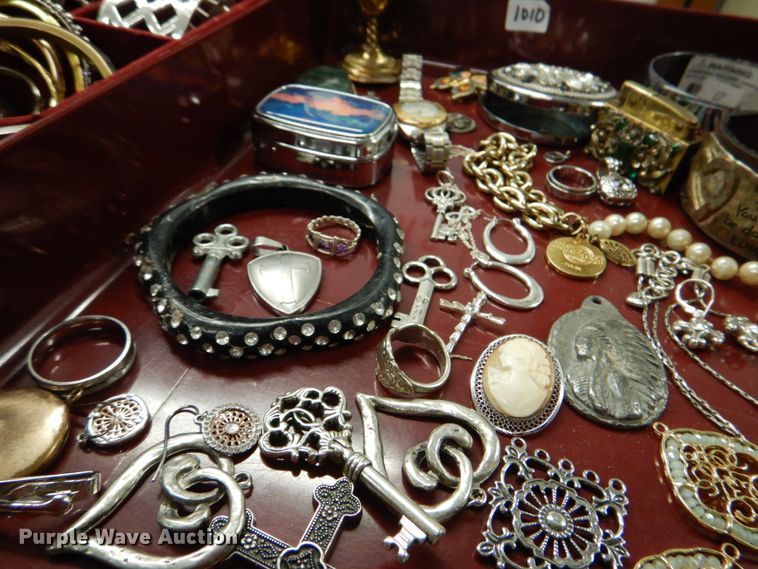 image for item IE9360 Jewelry box with jewelry