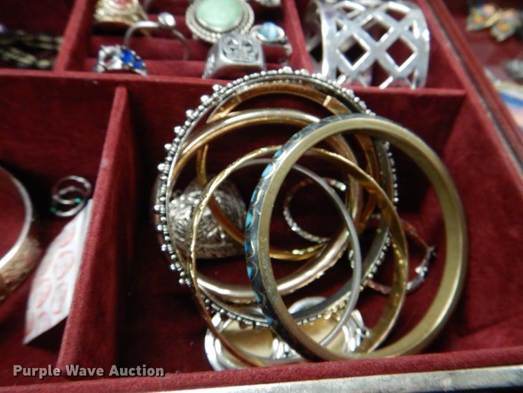 image for item IE9360 Jewelry box with jewelry