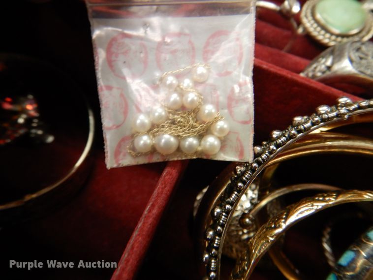 image for item IE9360 Jewelry box with jewelry