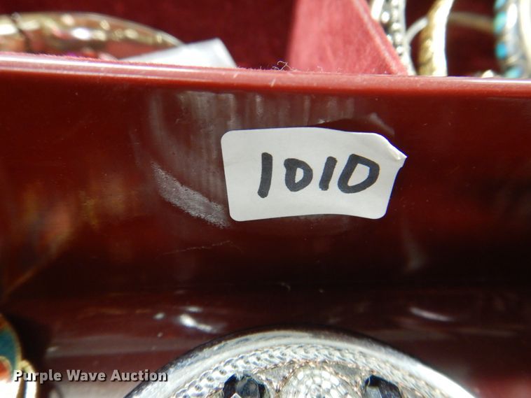 image for item IE9360 Jewelry box with jewelry