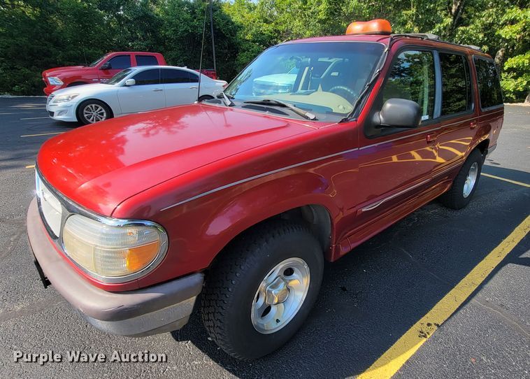 image for item IF9966 1997 Ford Explorer XLT  SUV