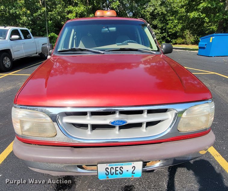 image for item IF9966 1997 Ford Explorer XLT  SUV