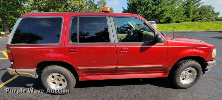 image for item IF9966 1997 Ford Explorer XLT  SUV