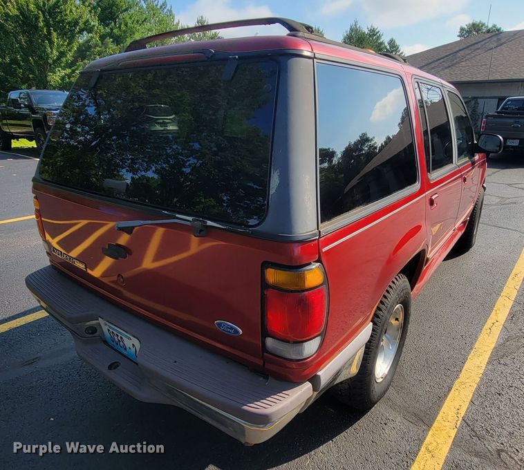 image for item IF9966 1997 Ford Explorer XLT  SUV