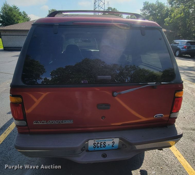 image for item IF9966 1997 Ford Explorer XLT  SUV
