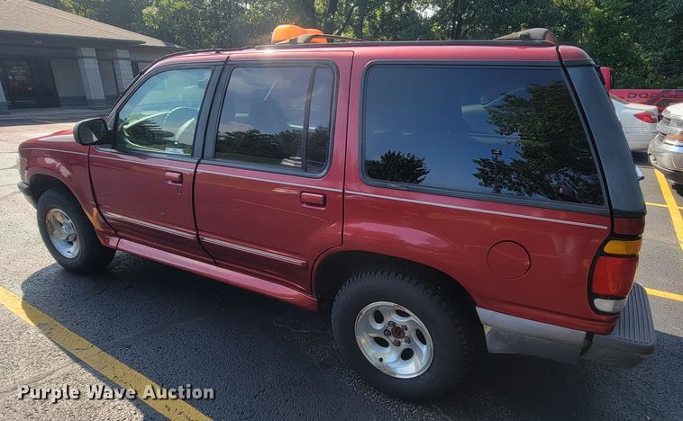 image for item IF9966 1997 Ford Explorer XLT  SUV