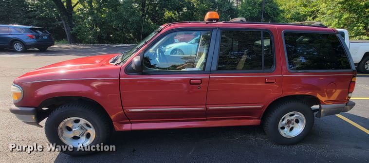 image for item IF9966 1997 Ford Explorer XLT  SUV