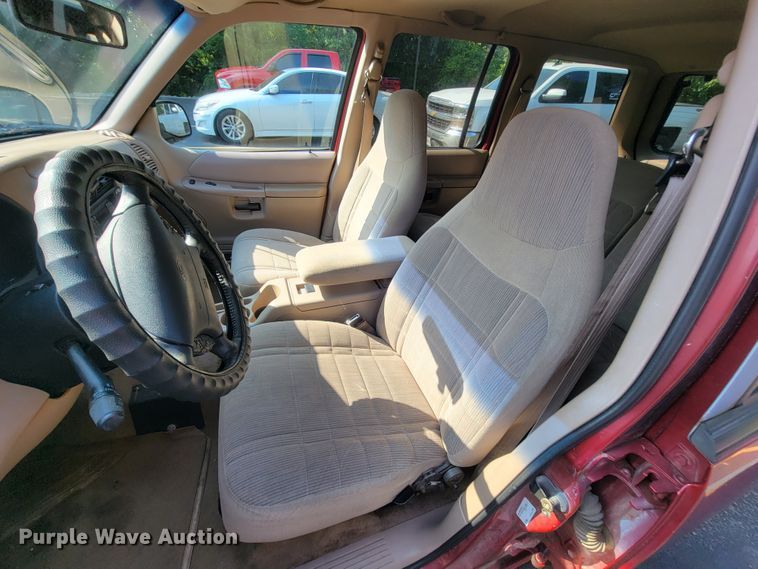 image for item IF9966 1997 Ford Explorer XLT  SUV