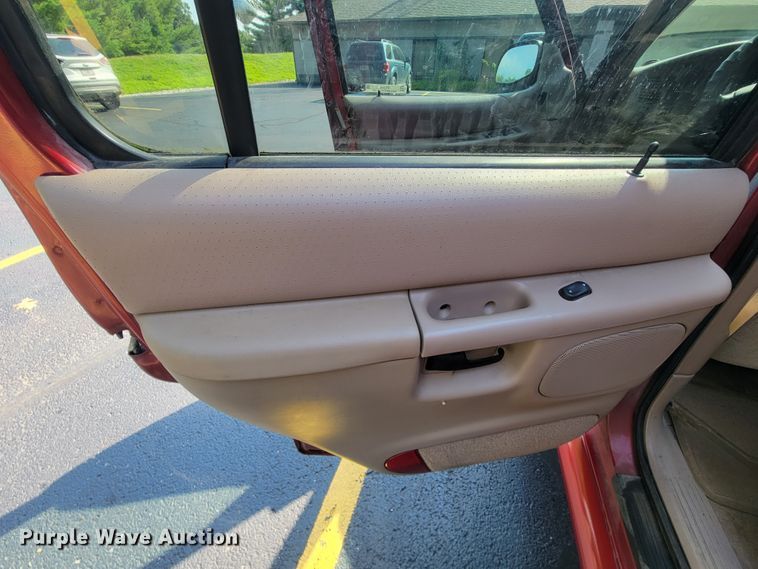 image for item IF9966 1997 Ford Explorer XLT  SUV