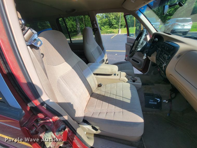 image for item IF9966 1997 Ford Explorer XLT  SUV