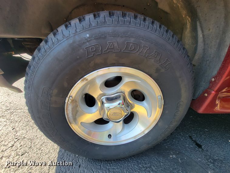 image for item IF9966 1997 Ford Explorer XLT  SUV