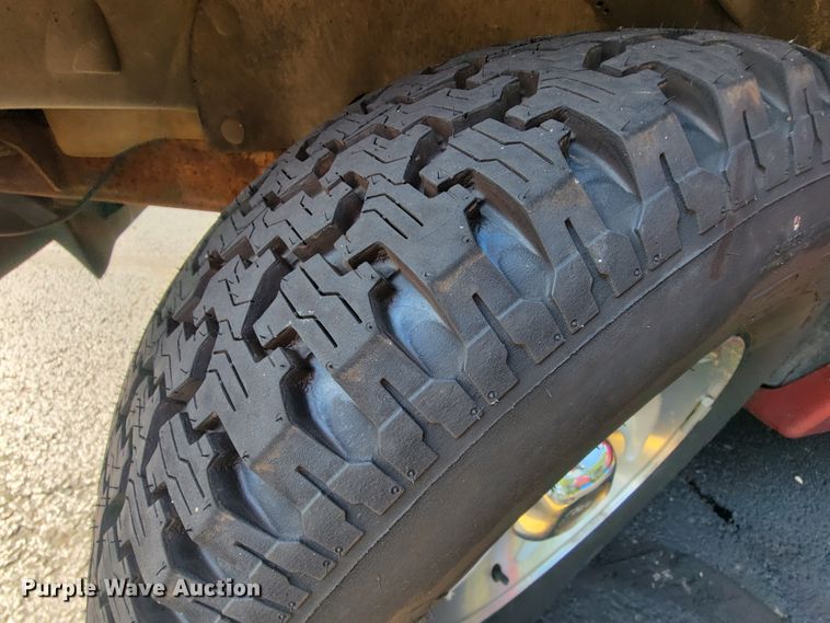 image for item IF9966 1997 Ford Explorer XLT  SUV