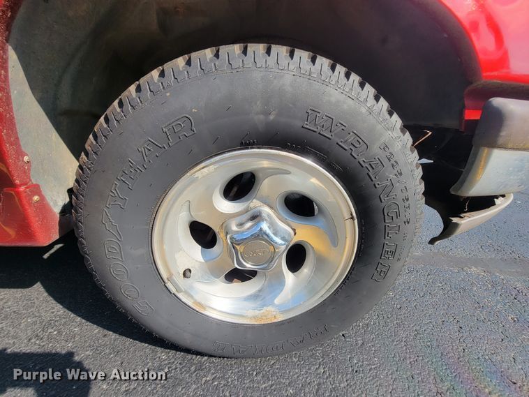 image for item IF9966 1997 Ford Explorer XLT  SUV