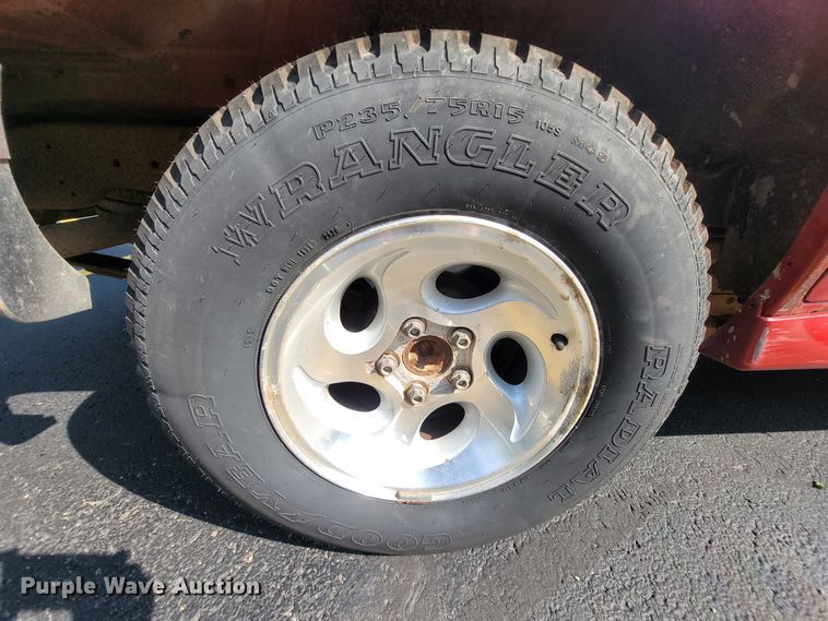 image for item IF9966 1997 Ford Explorer XLT  SUV