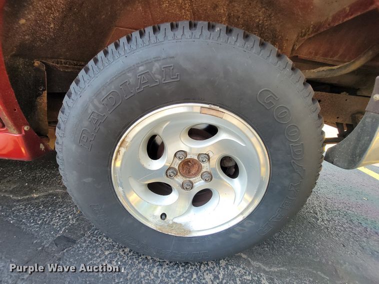 image for item IF9966 1997 Ford Explorer XLT  SUV