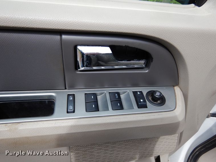 image for item II9586 2008 Ford Expedition  SUV