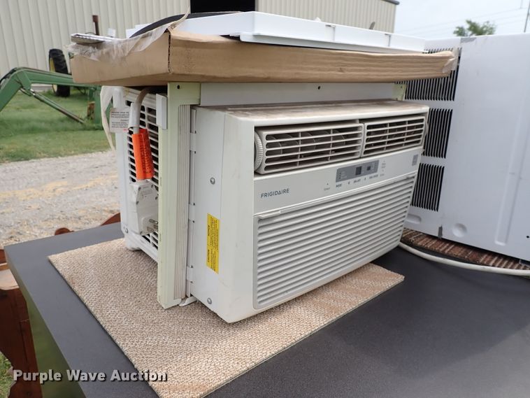 image for item IJ9827 (2) window AC units