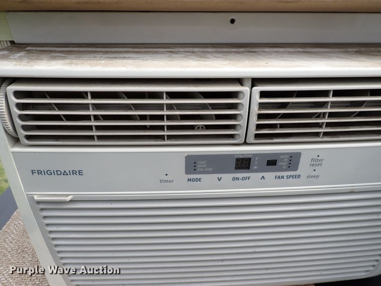 image for item IJ9827 (2) window AC units