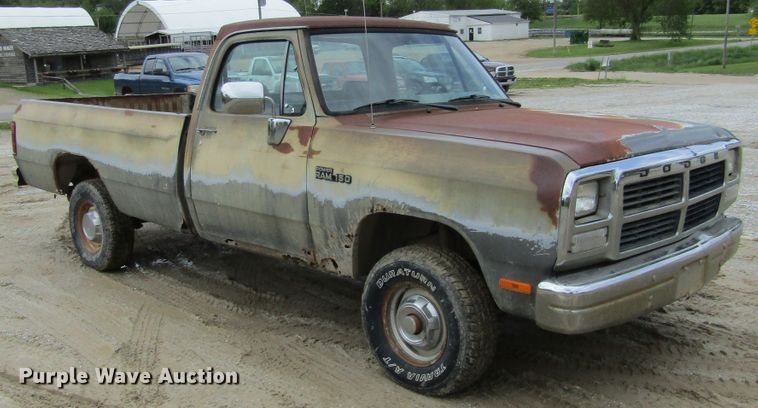 image for item IL9407 1992 Dodge Ram 150  pickup truck